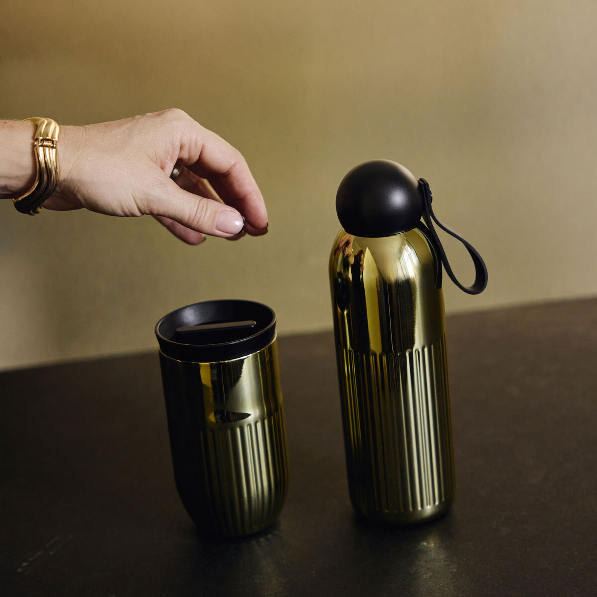 Tova termosmugg 32 cl, guld krom