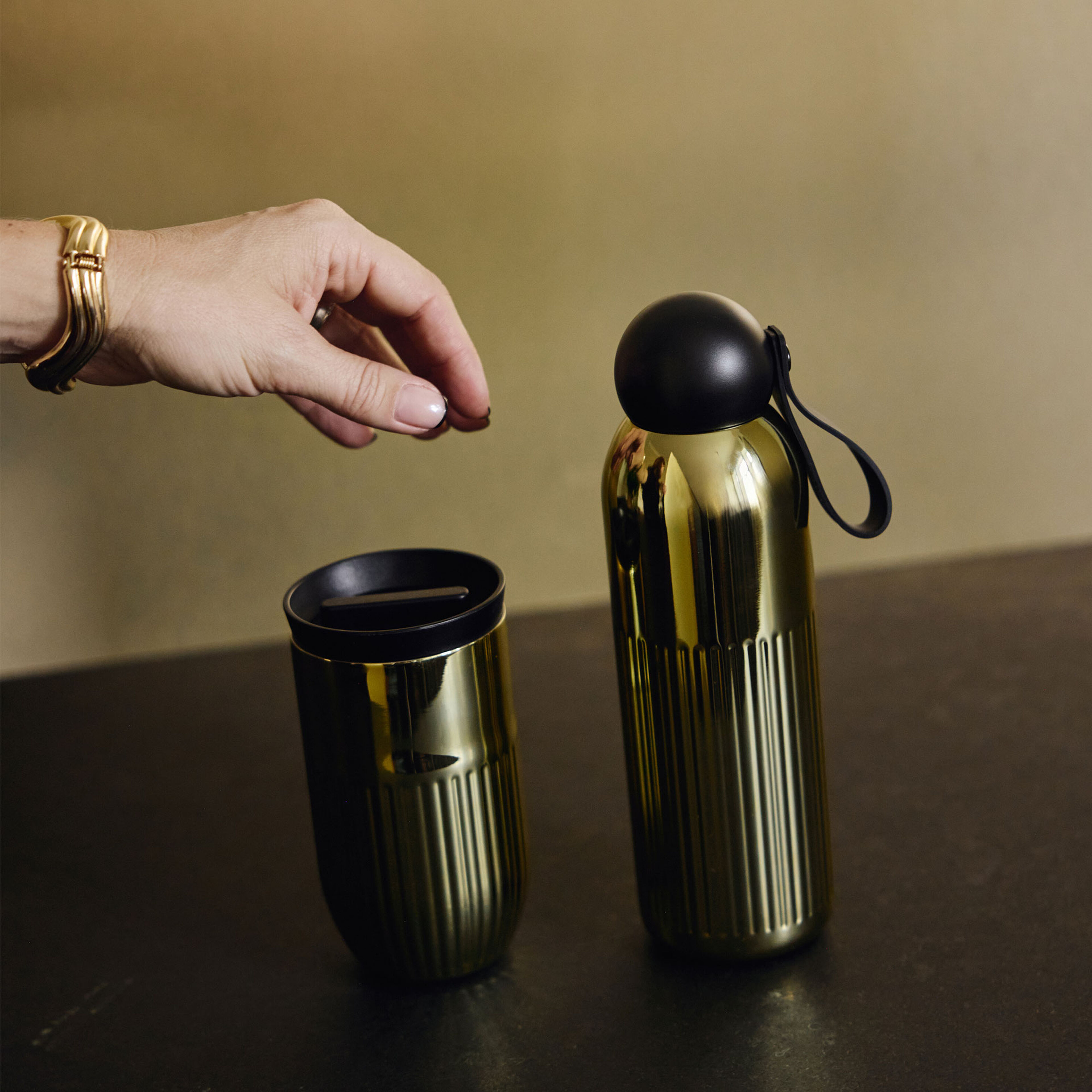 Tova termosmugg 32 cl, guld krom