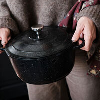 Isak gryta 4,6 liter, svart
