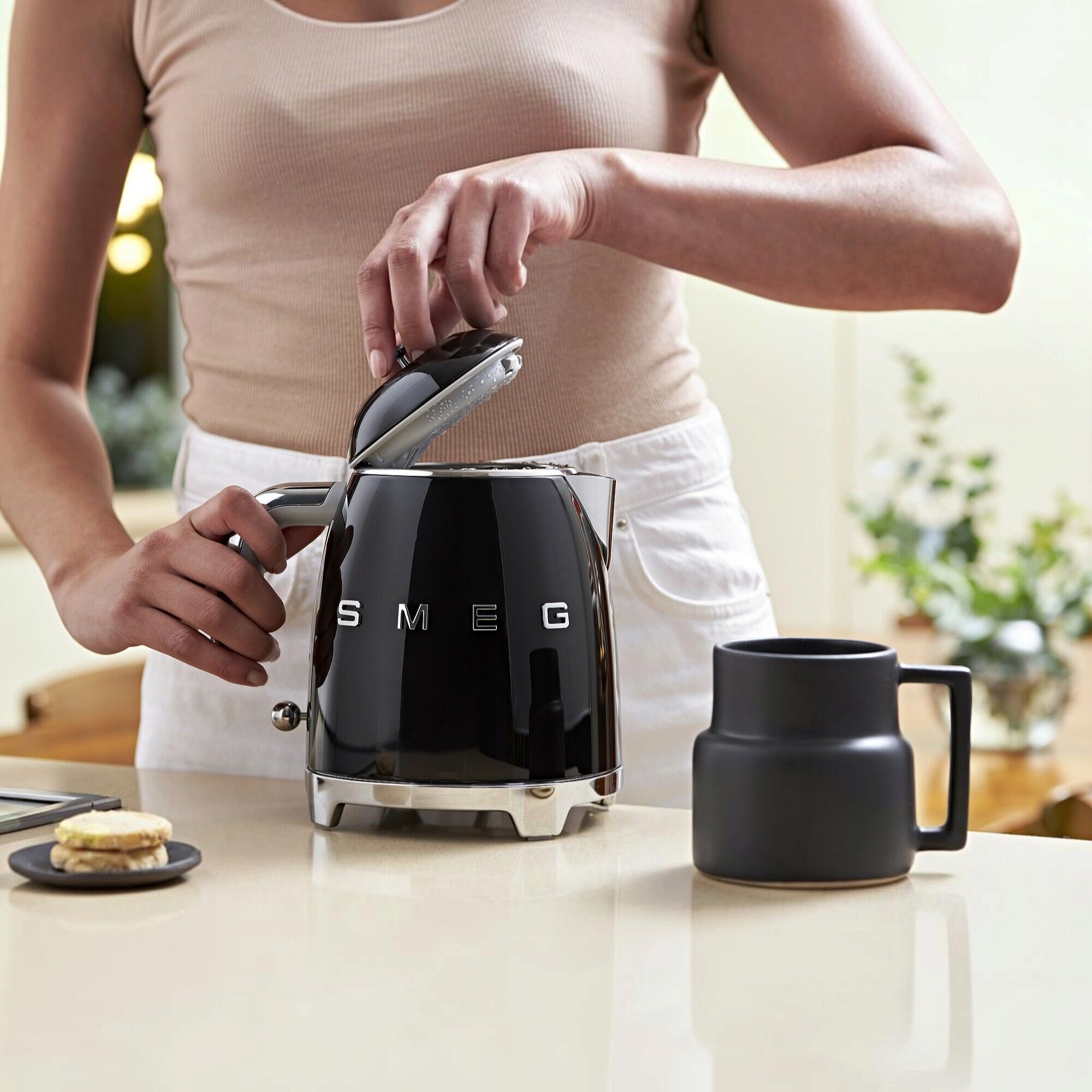 Smeg KLF05BLEU Vattenkokare svart