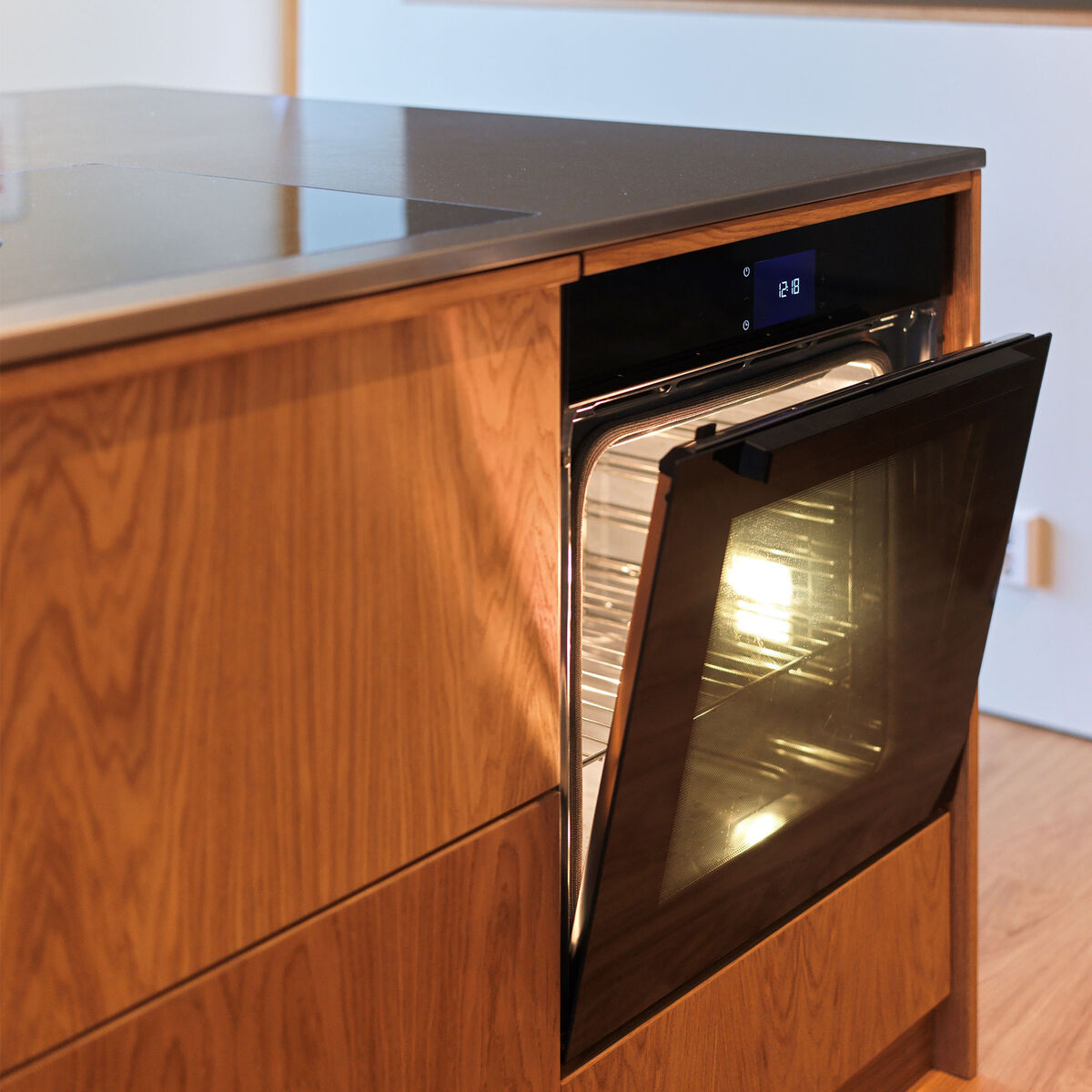 FMOD6117PTB3 Modern inbyggnadsugn med pyrolys 80 liter, svart