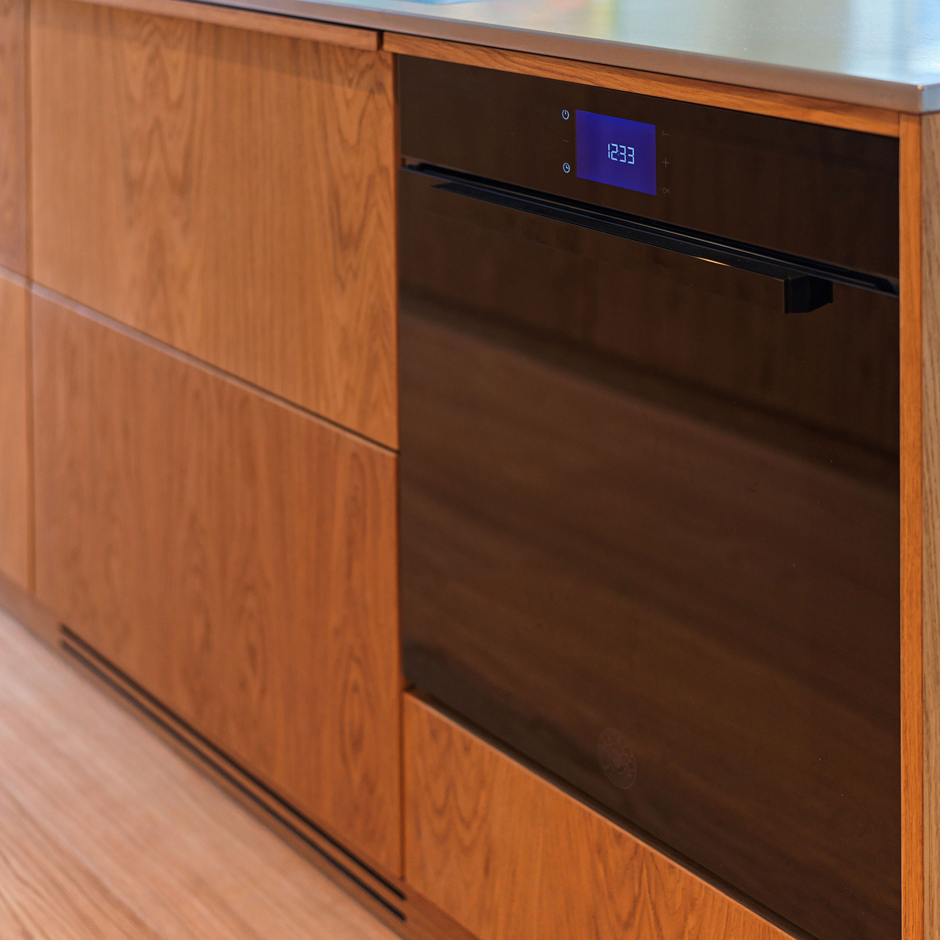 FMOD6117PTB3 Modern inbyggnadsugn med pyrolys 80 liter, svart