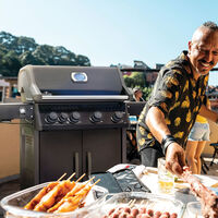 Napoleon Rogue 525-2 Gasolgrill 4 Brännare Svart