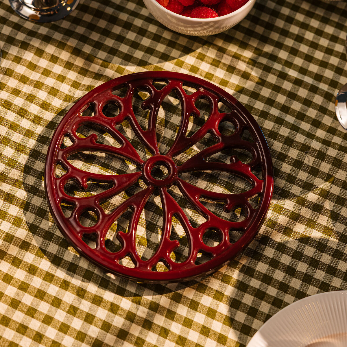 Mareld Gryteunderlag i støpejern 20 cm, glossy red