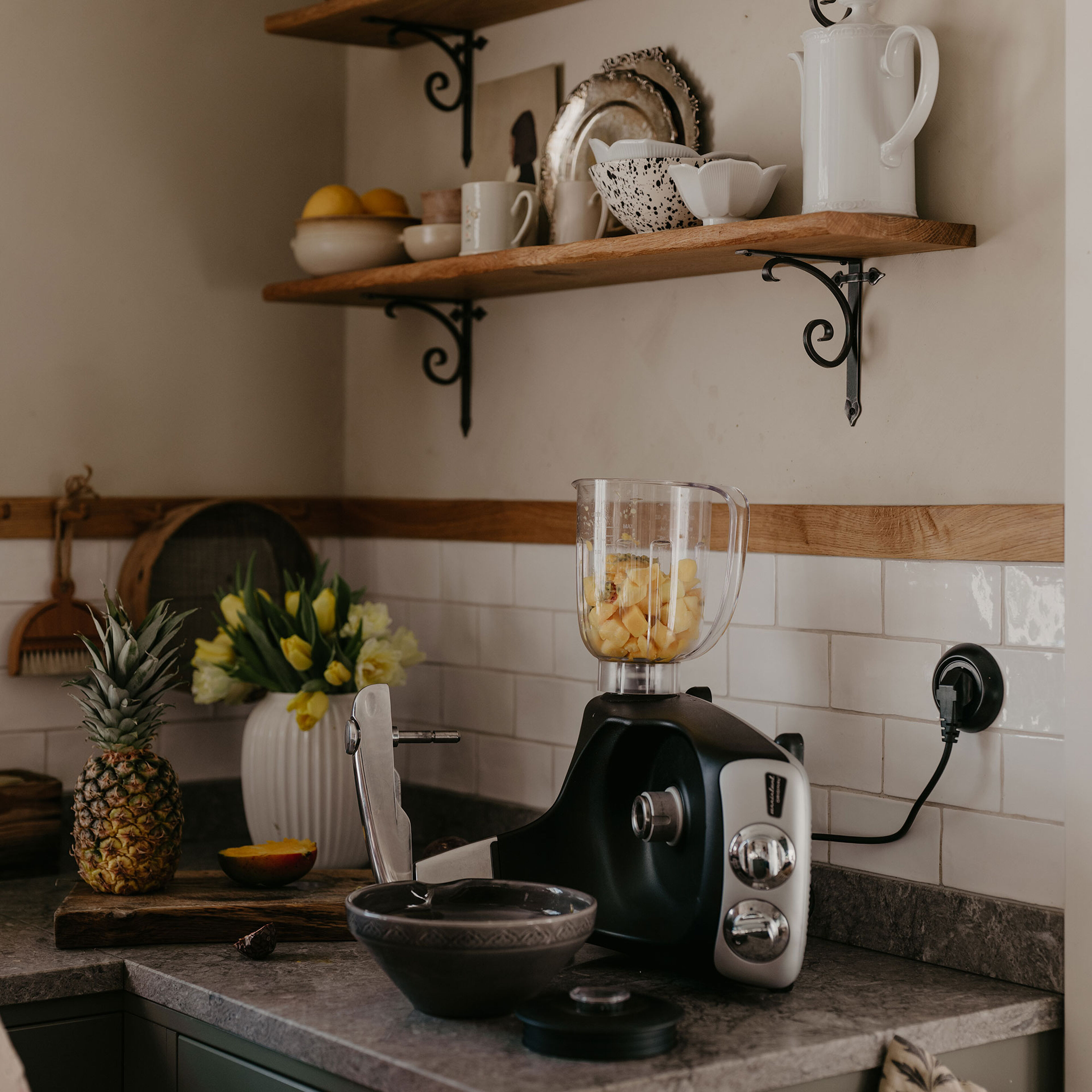 Ankarsrum Assistent AKM6230 + mixerkanna & citruspress, black