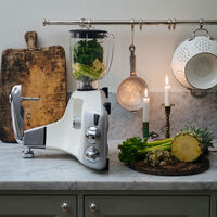 Yleiskone AKM6230 + sekoitusastia & sitruspuristin, mineral white