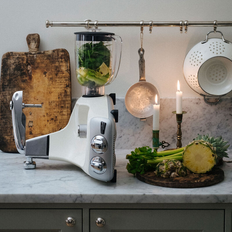 Yleiskone AKM6230 + sekoitusastia & sitruspuristin, mineral white