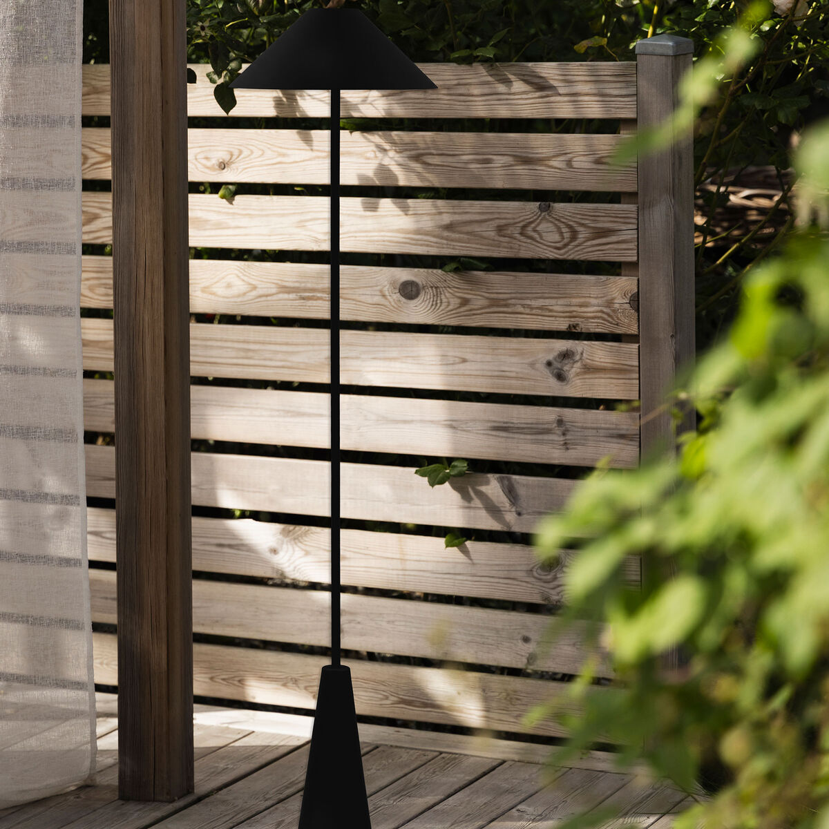 Cannes portabel golvlampa, svart