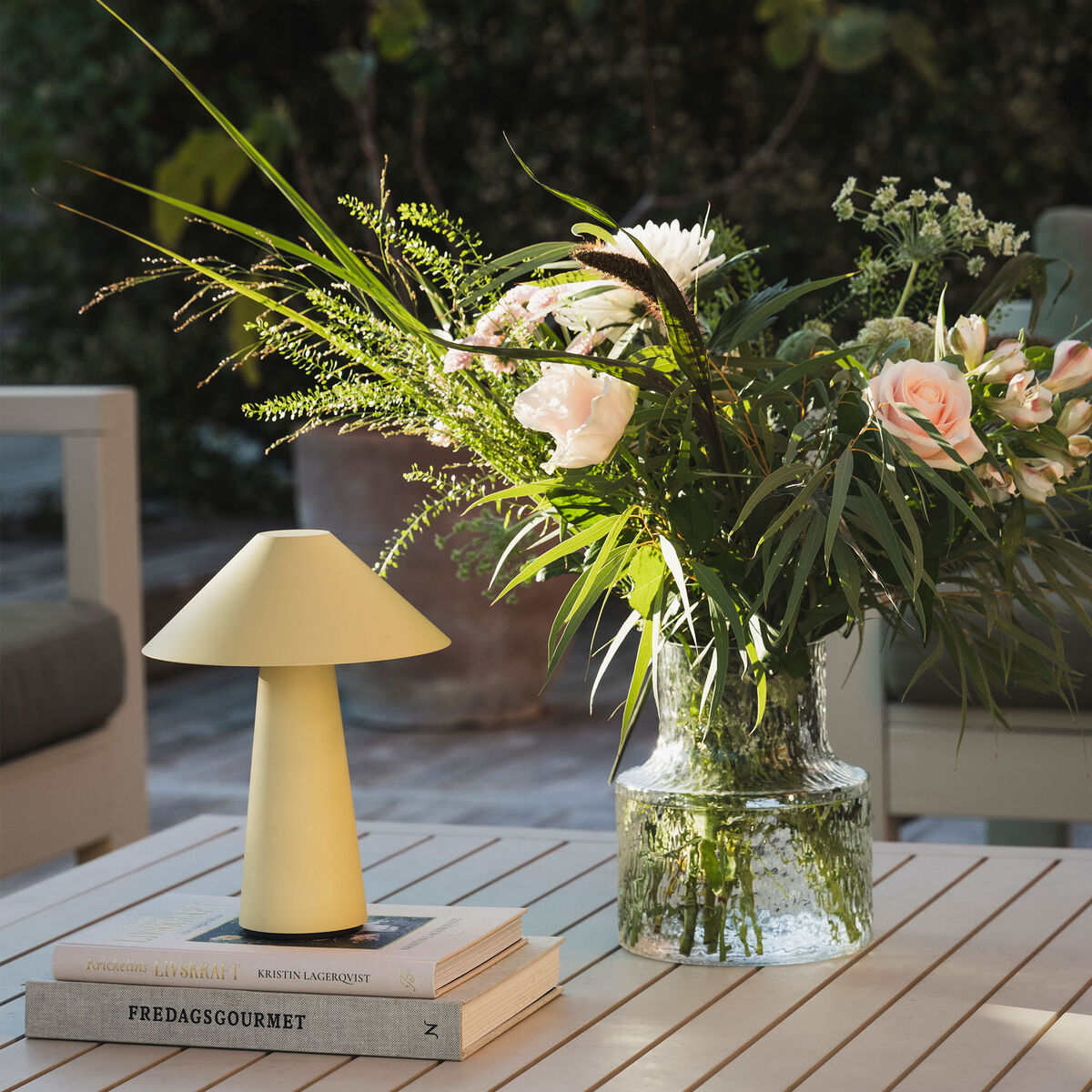 Cannes bærbar bordlampe, oat yellow