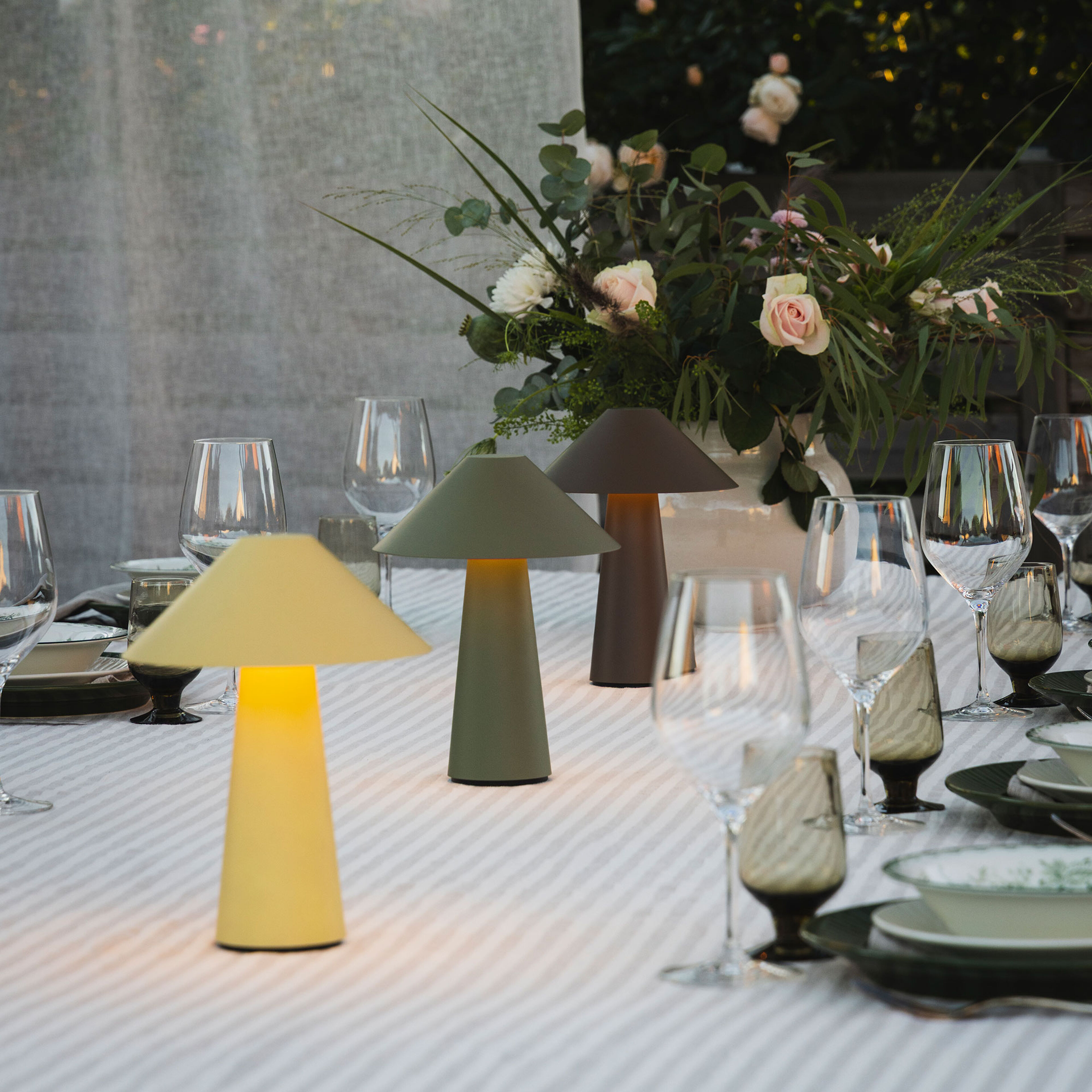 Cannes bærbar bordlampe, oat yellow
