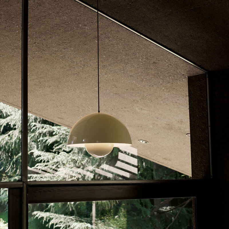 &Tradition Flowerpot VP1 riippuvalaisin 23 cm, ivory