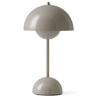 &Tradition Blomsterpotte VP9 bærbar lampe, grey beige