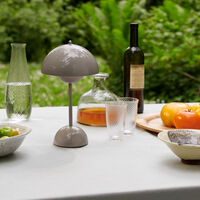 &Tradition Blomsterpotte VP9 bærbar lampe, grey beige