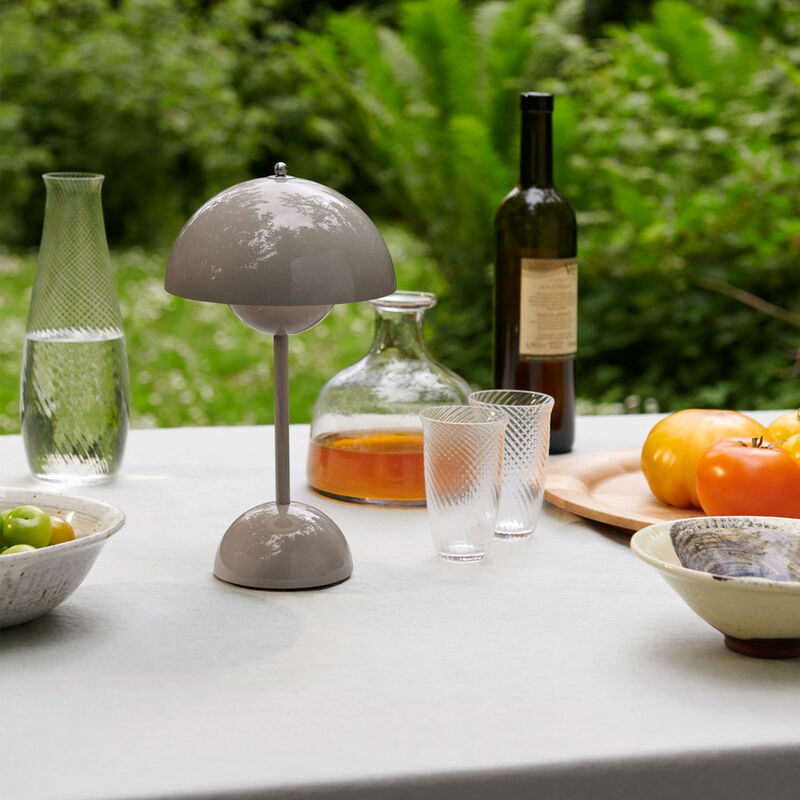 &Tradition Blomsterpotte VP9 bærbar lampe, grey beige