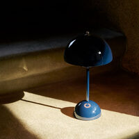 &Tradition Flowerpot VP9 bærbar lampe, steel blue