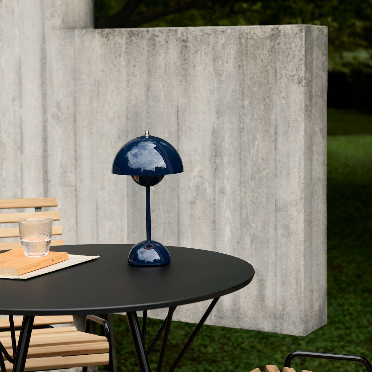 &Tradition Flowerpot VP9 bærbar lampe, steel blue