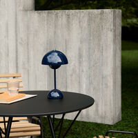 &Tradition Flowerpot VP9 bærbar lampe, steel blue