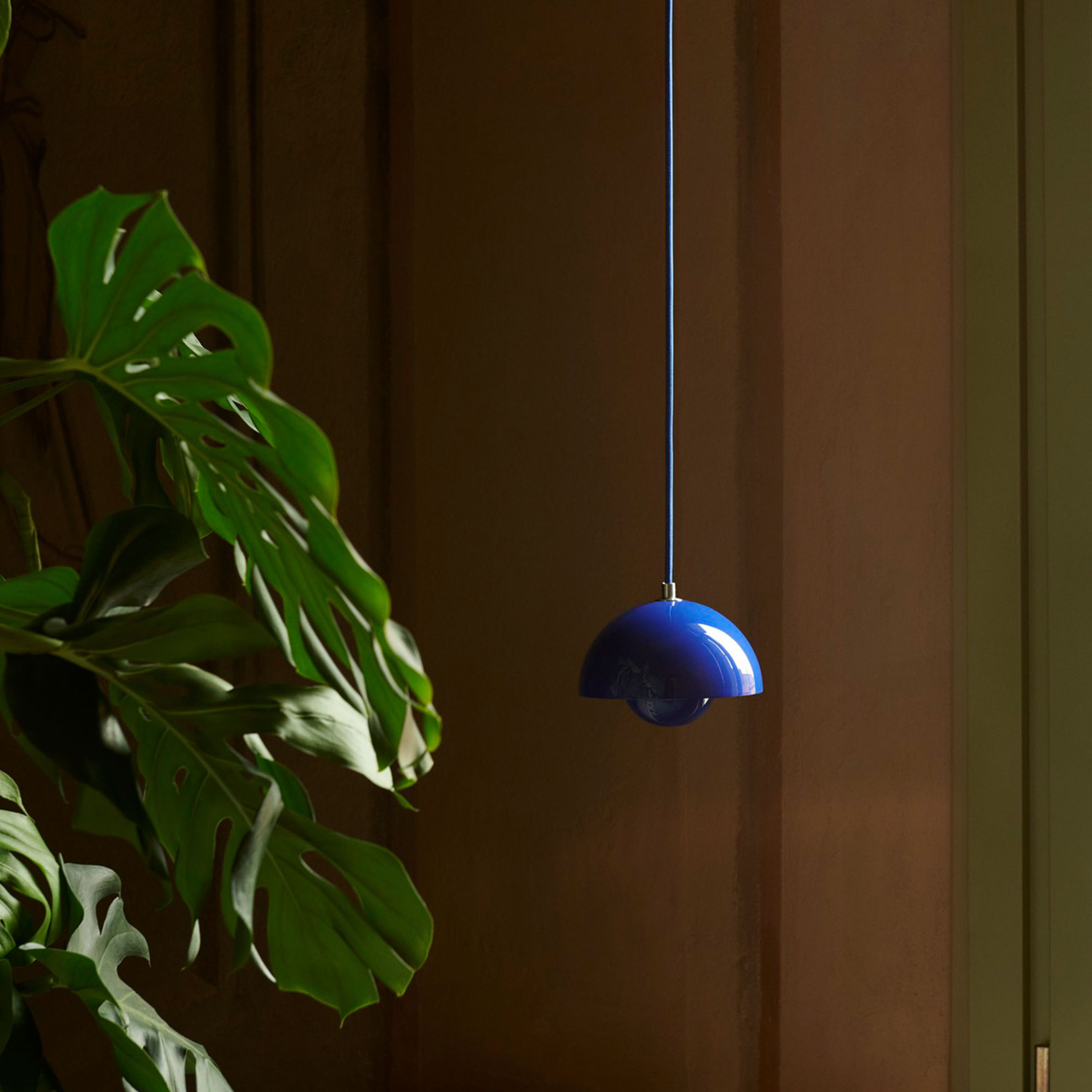 &Tradition Flowerpot VP10 riippuvalaisin 16 cm, cobalt blue