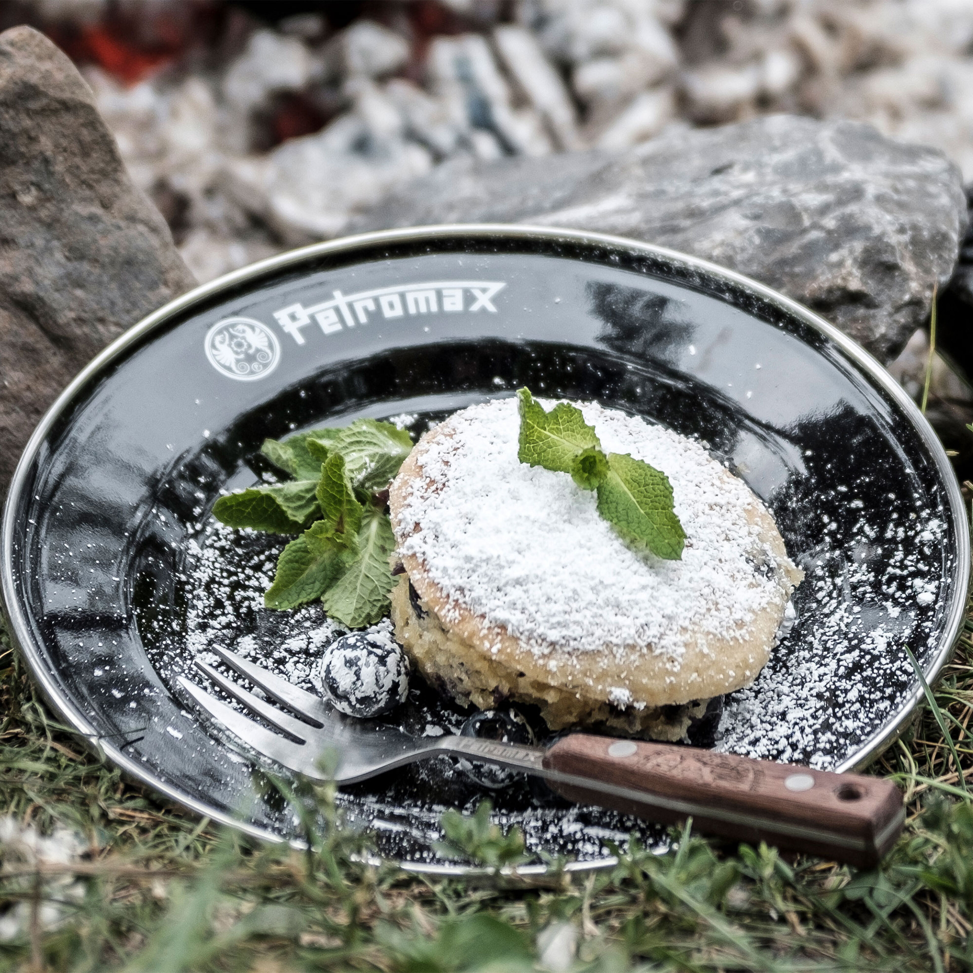 Lautanen 18 cm, musta 2 kpl