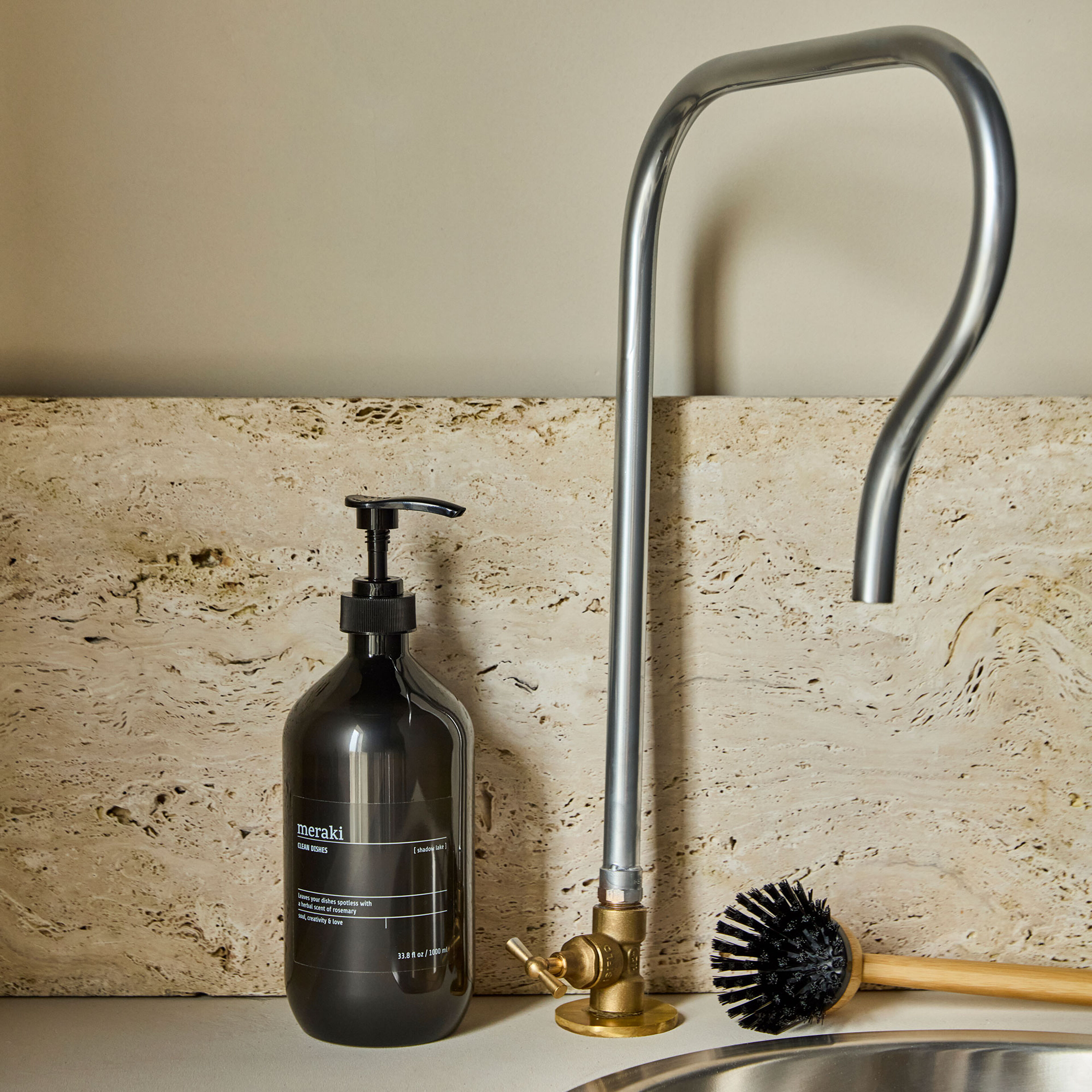 Astianpesuaine Shadow lake 1000 ml