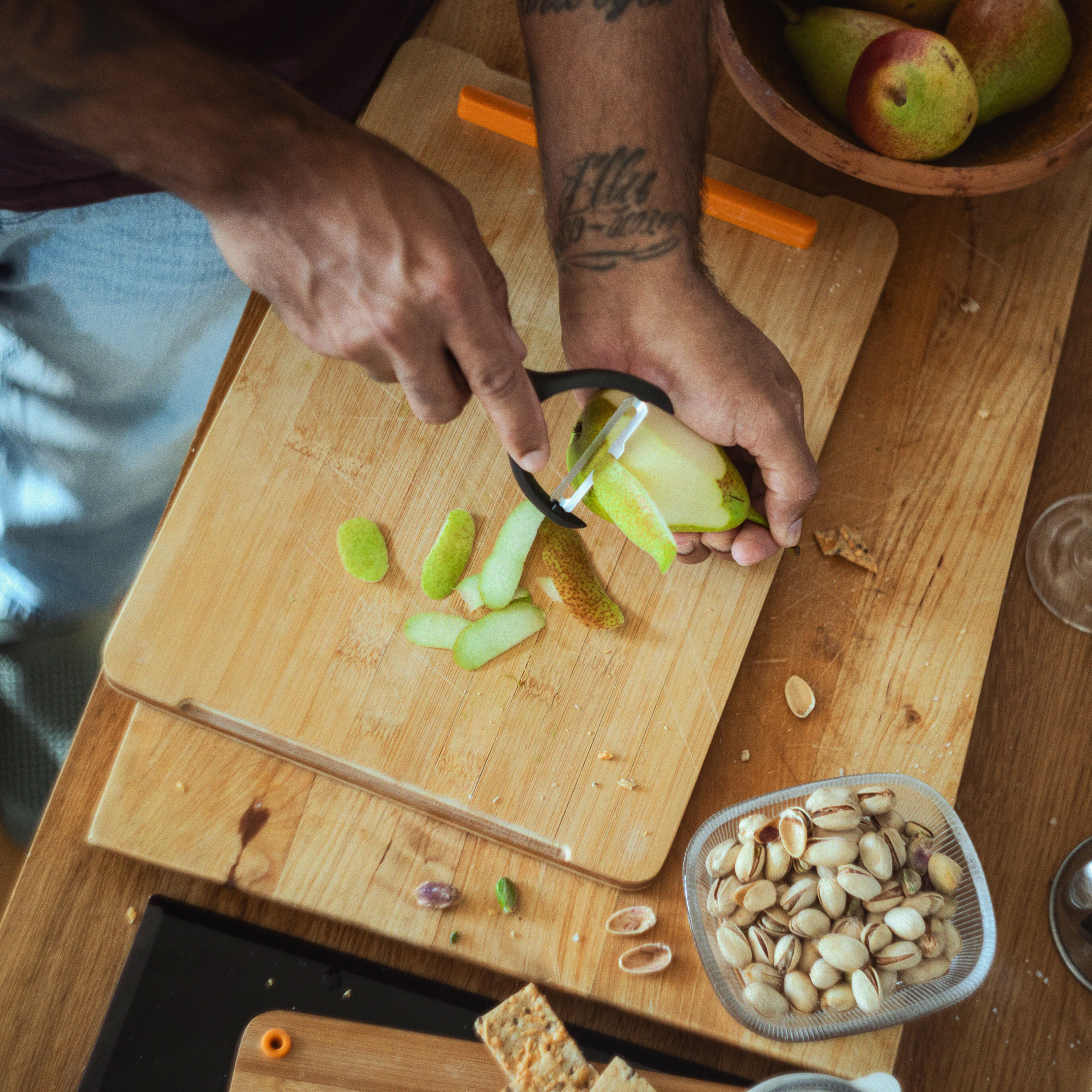 Functional Form grønnsaksskreller 15 cm, svart/oransje