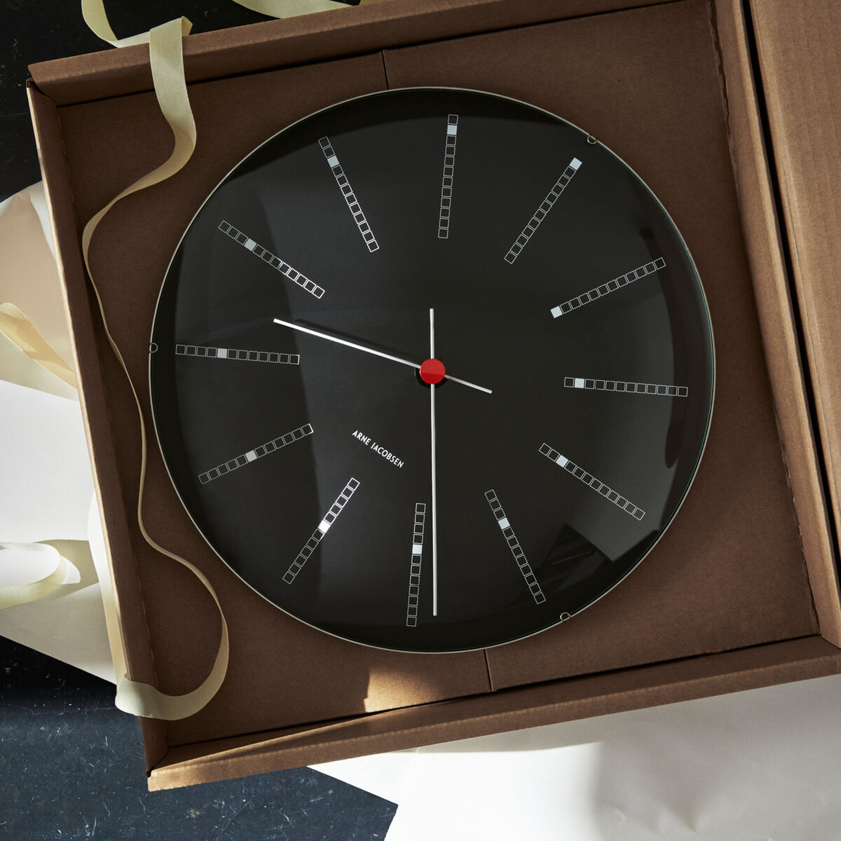 Arne Jacobsen Bankers väggklocka 21 cm, svart