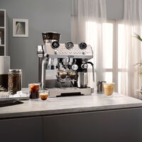 EC9885 espressomaskin med kvern