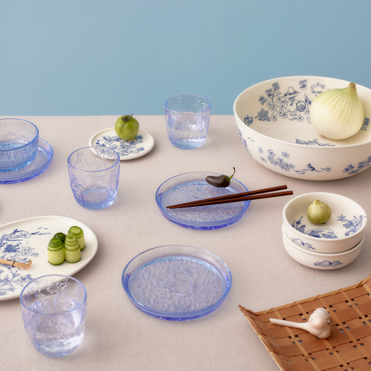 Mumi Haru severingsskål 28 cm, blå/hvid