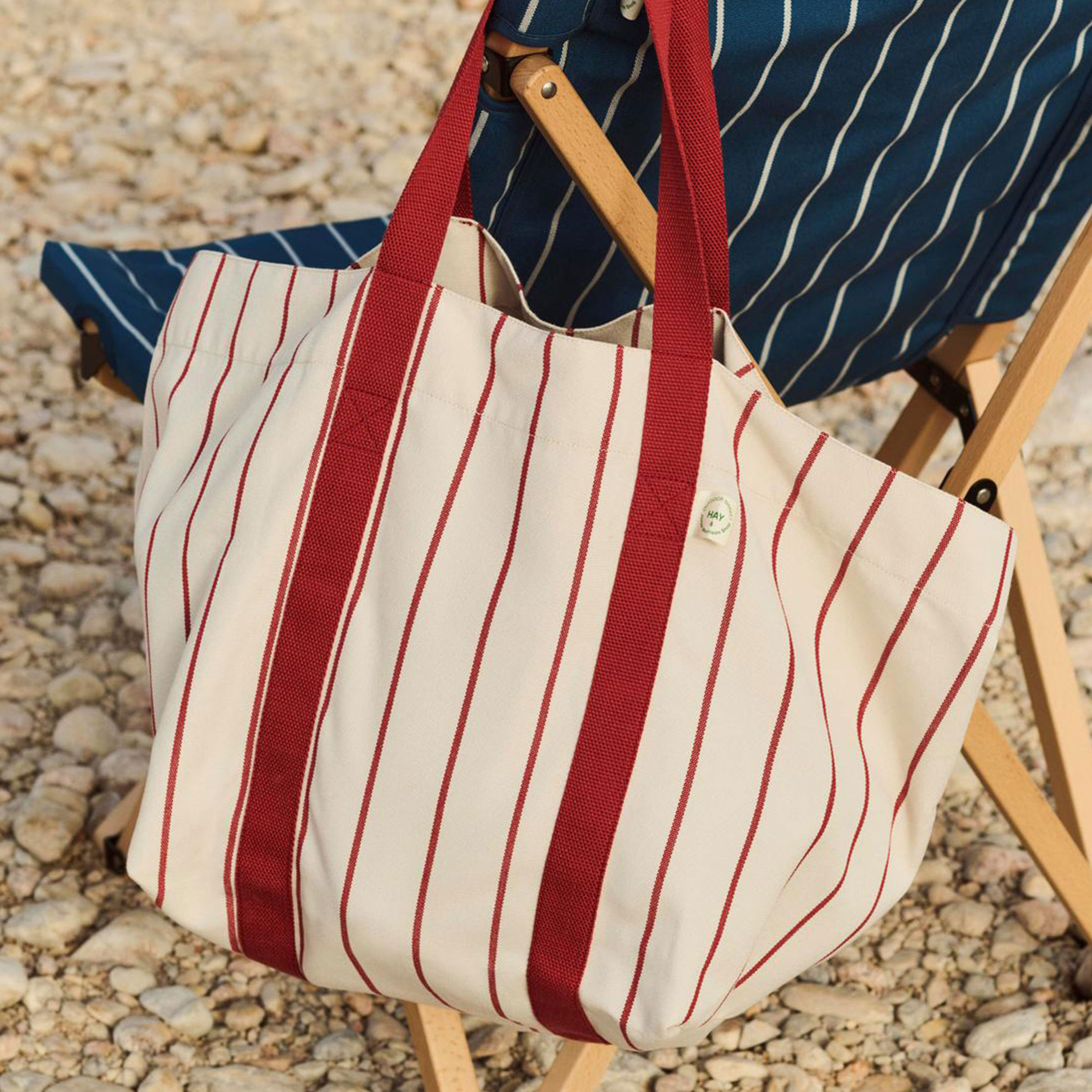 HAY Outdoor Market picknickväska, medium — beige med röd rand