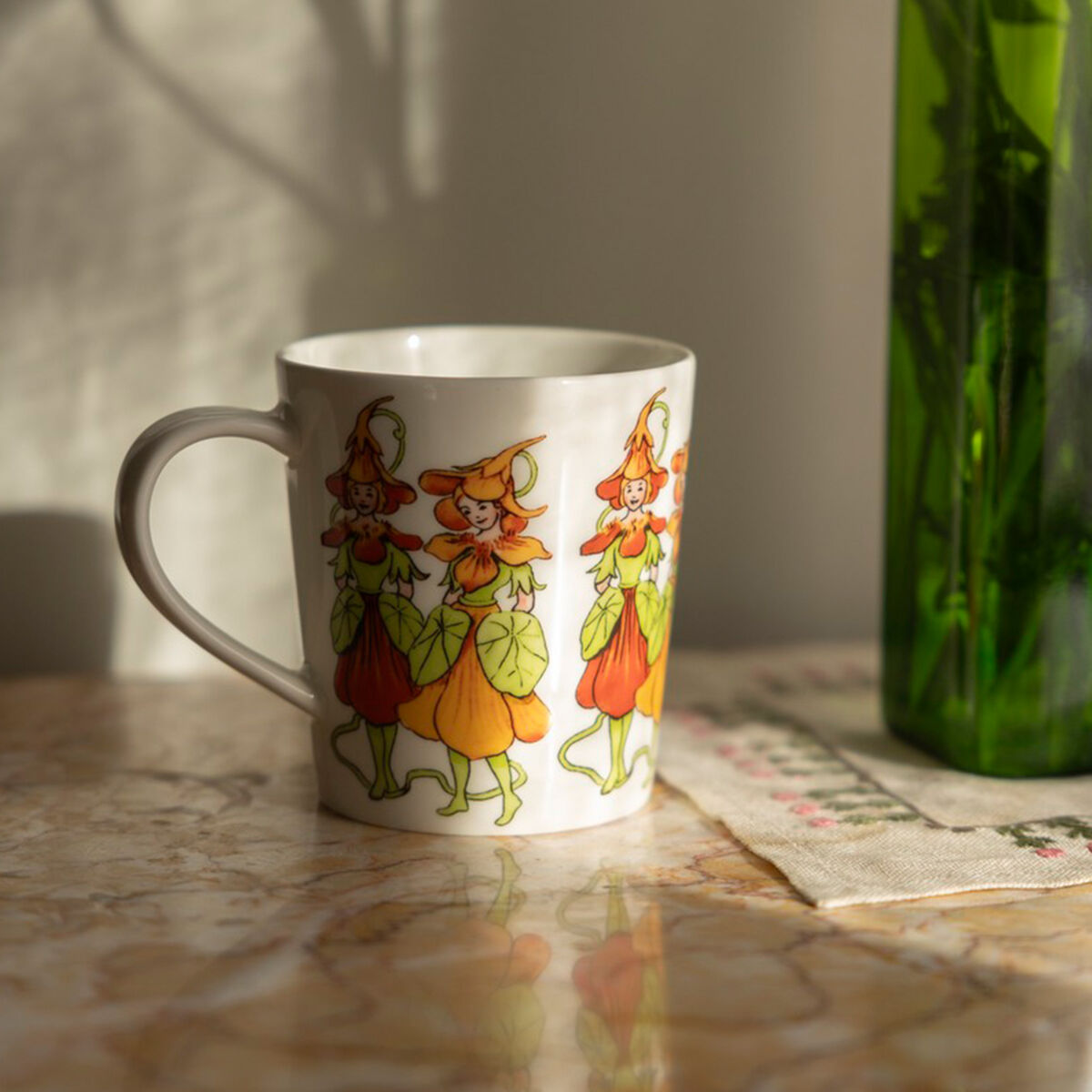 Elsa Beskow krus med hank 40 cl. nasturtium