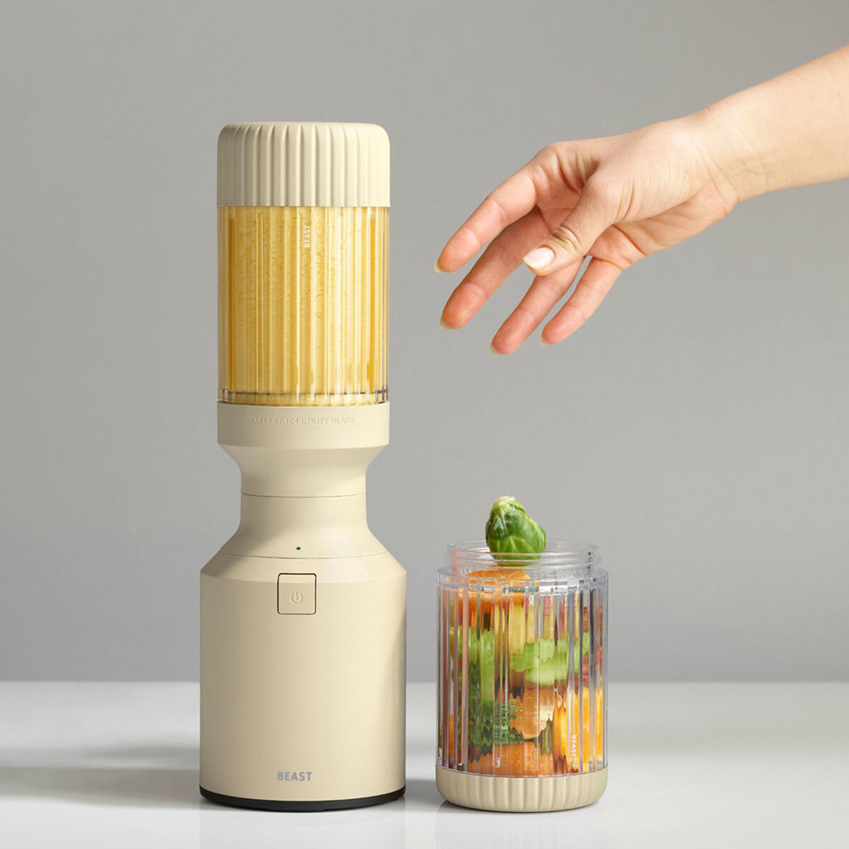 Beast Mighty Plus 850 blender, sand
