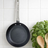 Carbon hiiliteräspannu 20 cm