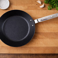 Carbon hiiliteräspannu 28 cm