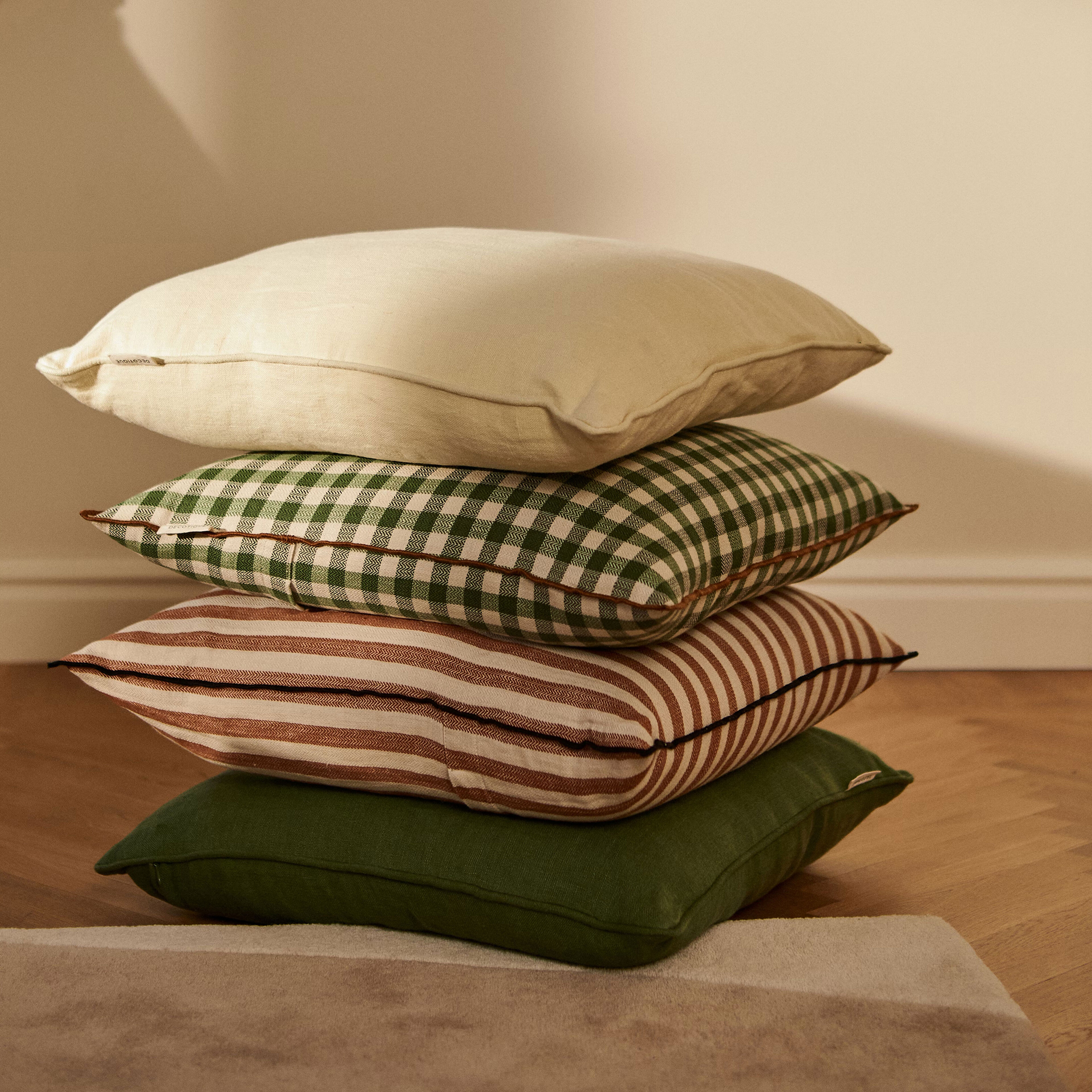 Decotique Soft pude 50 x 50 cm, offwhite/sort