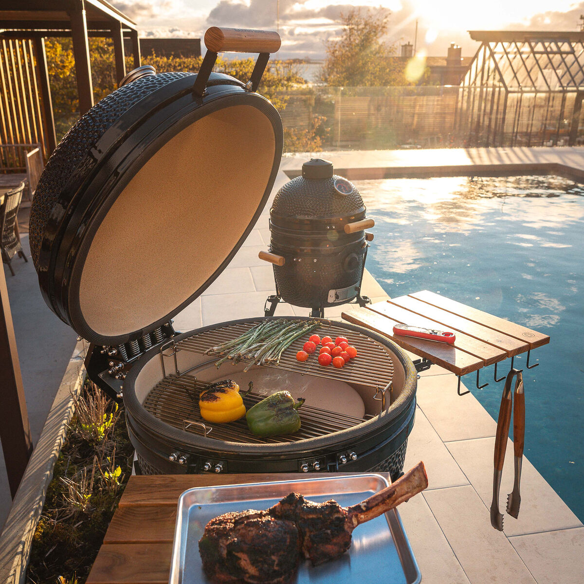Kamado Sumo Maxi Gen 2 kamado-grill med Grillmesterens Rotisserie, grøn