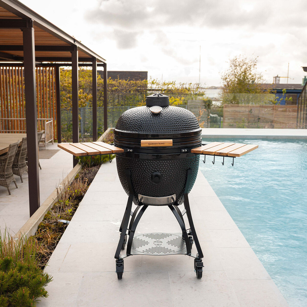 Kamado Sumo Maxi Gen 2 kamado-grill med tilbehørspakke, sort
