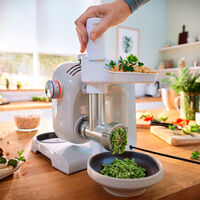 Serie 4 MUM5XL74 köksmaskin med våg + extra tillbehör, vit/champagne
