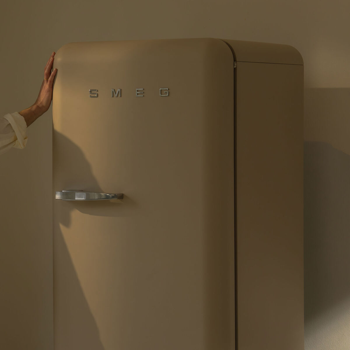 Smeg FAB28RMLM6 – 153 cm køleskab med fryserum, højrehængt, Moonlight mat