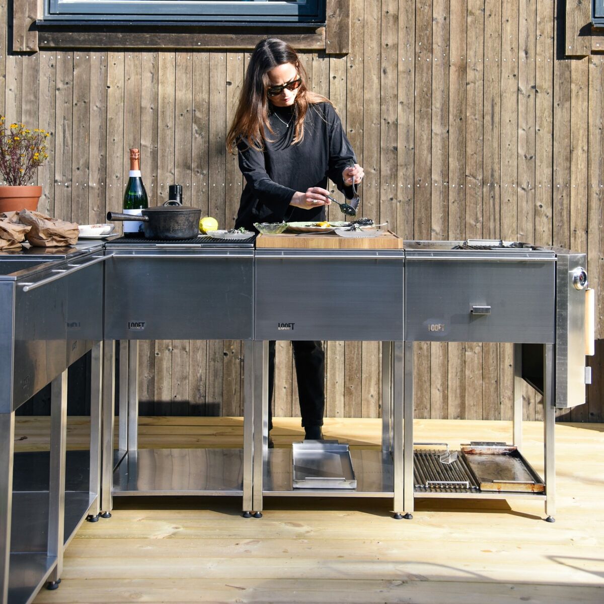 Utekjøkkenpakke L: kullgrill + 4 sidebord + vask, rustfritt stål