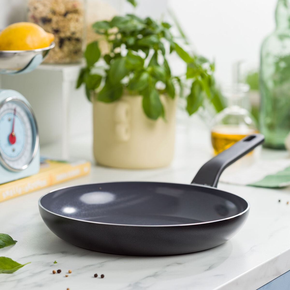 Essence stekpanna 20 cm, svart