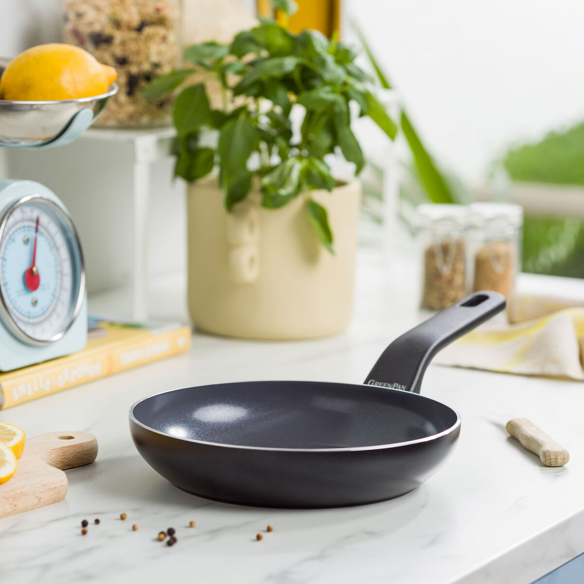 Essence stekpanna 24 cm, svart