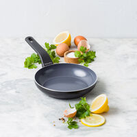 Essence stekpanna 26 cm, svart