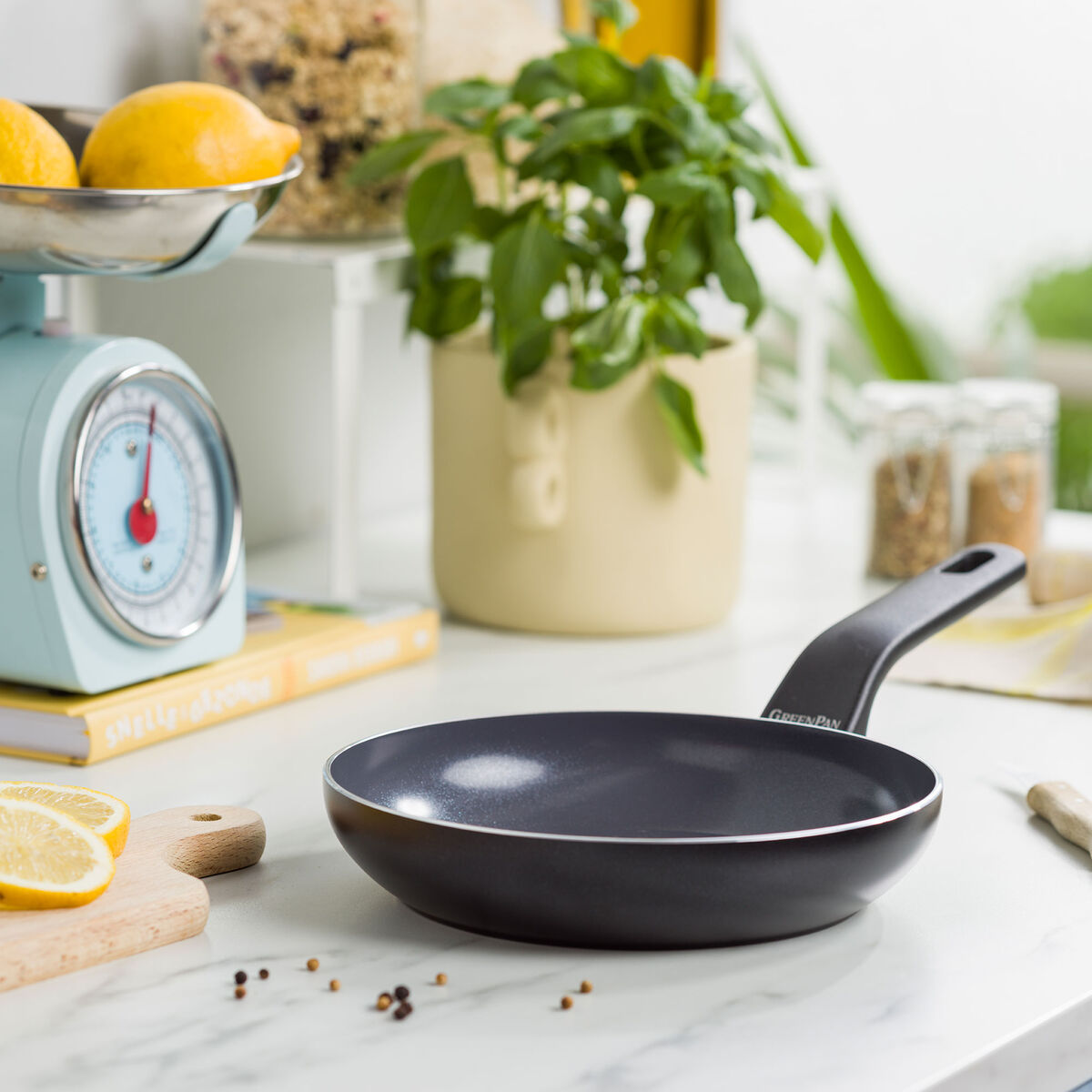 Essence stekpanna 26 cm, svart