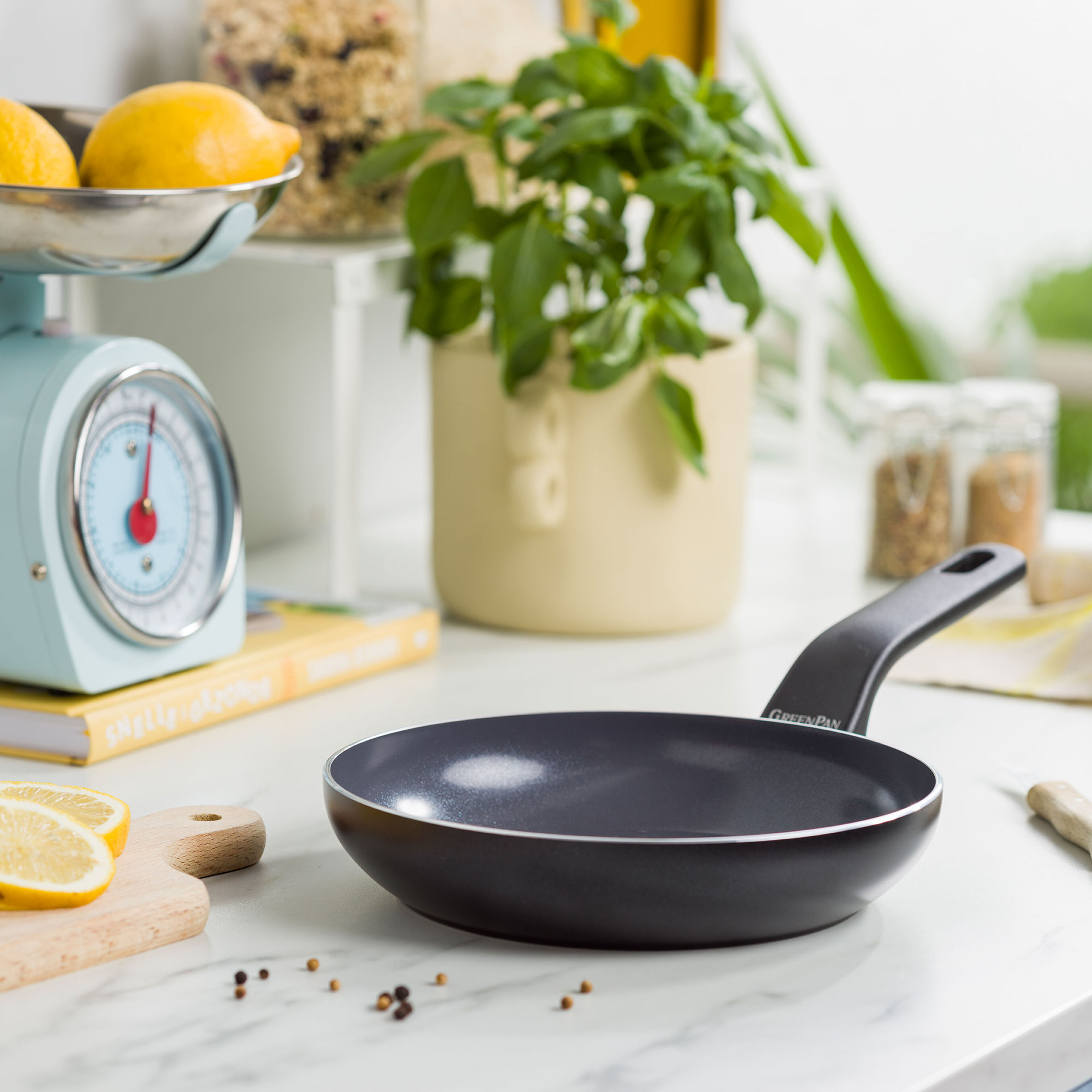 Essence stekpanna 26 cm, svart