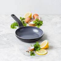 Essence stekpanna 28 cm, svart