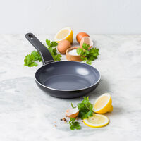 Essence stekpanna 30 cm, svart