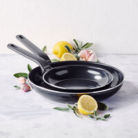 Essence stekpanneset 20 + 28 cm, svart