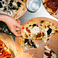 Grand Cru pizzabräda och pizzaskärare 35 cm, bok