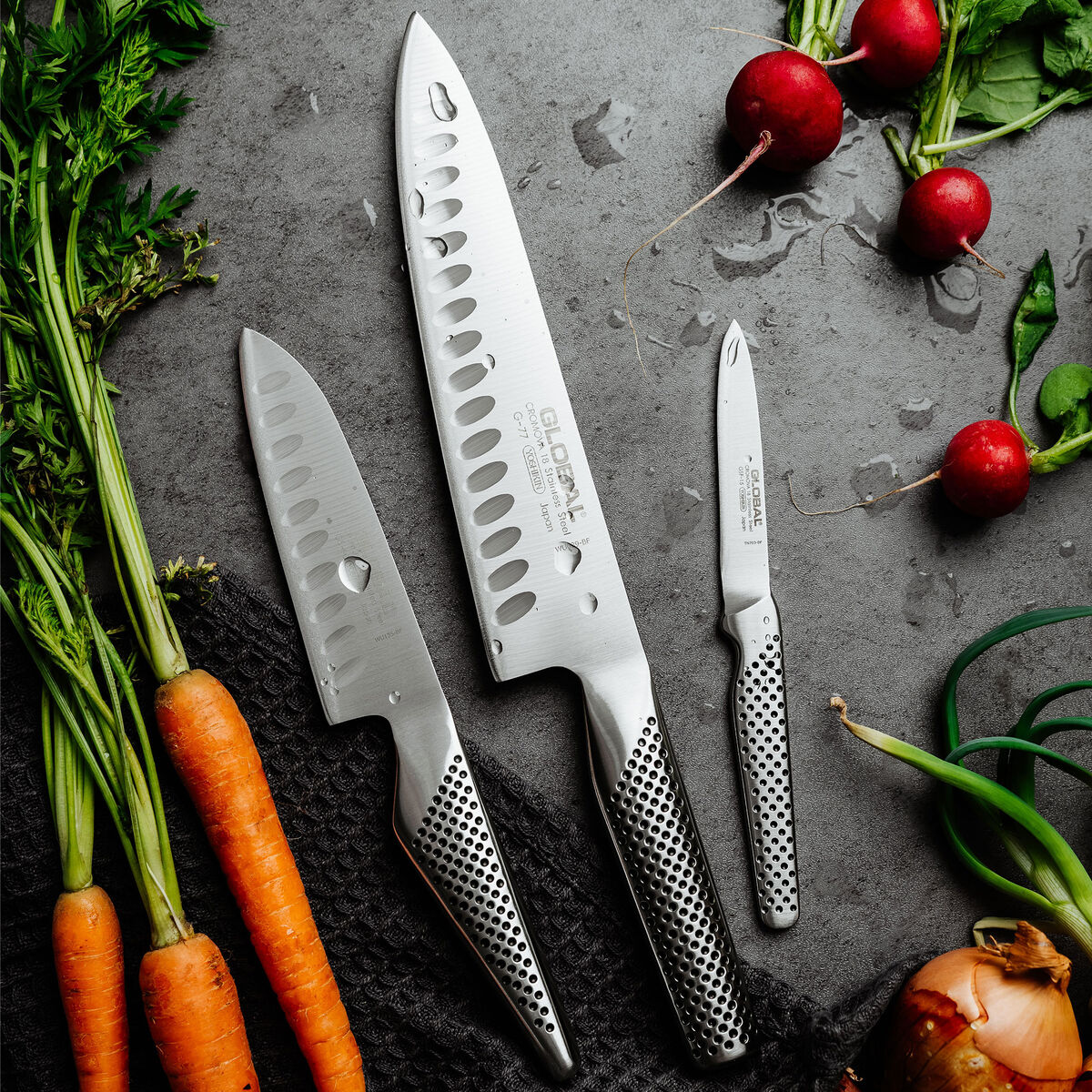 Knivset 3 delar (G-77 kockkniv, GS-90 santokukniv, GSF-15 skalkniv)