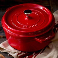 La Cocotte rund gjutjärnsgryta 24 cm / 3,7 liter, körsbärsröd